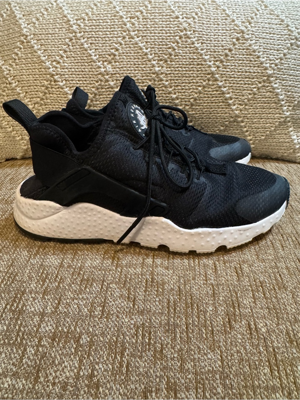 NIKE 819151-008 AIR HURACHE SIZE 7